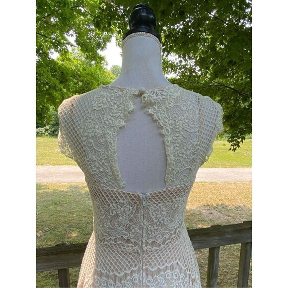City Triangle Women's Ivory Nude Floral Lace Jewel Waist Cocktail Dress Size 6 - Picture 4 of 8